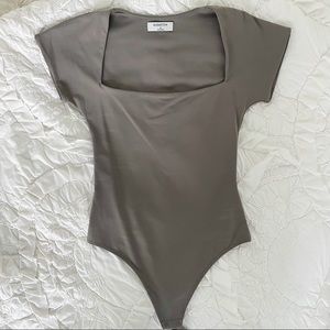 Aritzia Contour Bodysuit - never worn, perfect condition!
